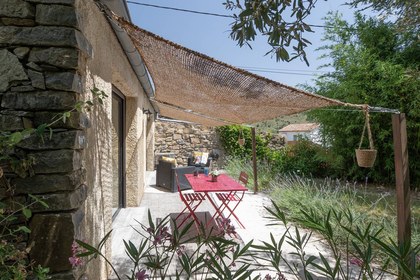 Ferienwohnung 'T1 Ardeche Vesseaux' mit Bergblick, Gemeinschaftsgarten und Wlan in Vesseaux, Parc naturel régional des Monts d'Ardèche