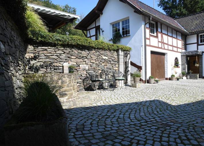 Ferienwohnung für 5 Personen, mit Balkon und Terrasse sowie Garten in Rurberg