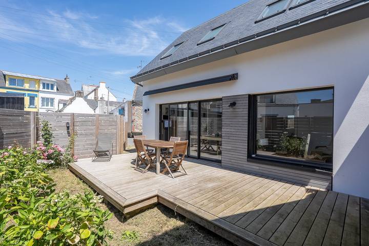 Ferienhaus für 4 Personen mit Terrasse in Locmiquélic, Côte des Mégalithes