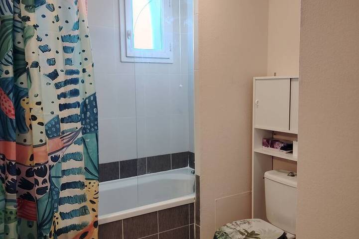 Family home for couple and 2 children in Fabrègues, Costa mediterránea (Francia)