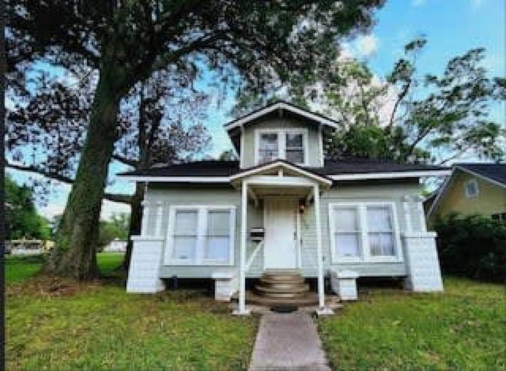 Vacation rental for 14 people, with yard and balcony, kid friendly in Louisiana