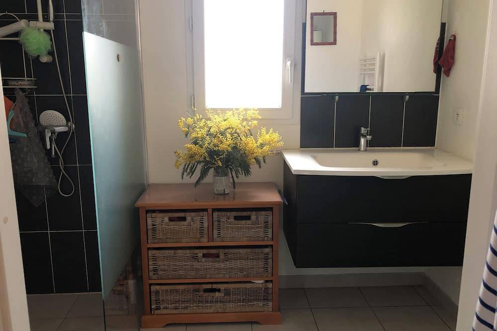 Calvi Villa jzel F3 plain-pied clim piscine, parking  animal possible 5 km plage in Calvi, Région de Calvi
