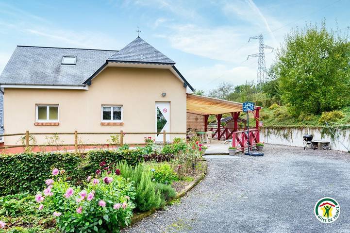 Gîte pour 6 personnes, avec Terrasse ainsi que Jardin et Vue