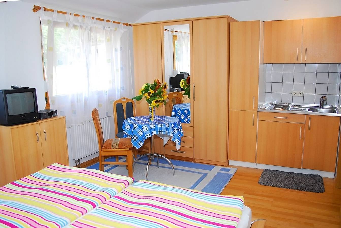 Ganzes Studio, Einzimmerapartment 'Ferienwohnung 4a, 30 Qm' mit Gemeinschaftsgarten und Wlan in Owingen, Region Bodensee-Oberschwaben