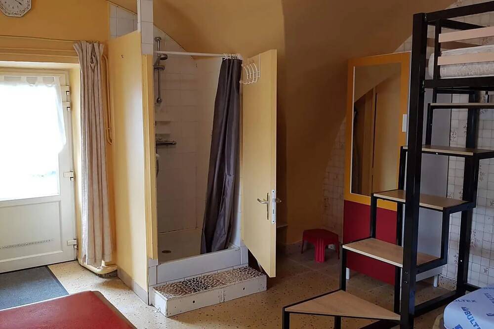 Ganze Wohnung, Homerez - Gemütliches Studio in Aydat mit Klimaanlage auf 26 m² in Aydat, Regionaler Naturpark Volcans d'Auvergne