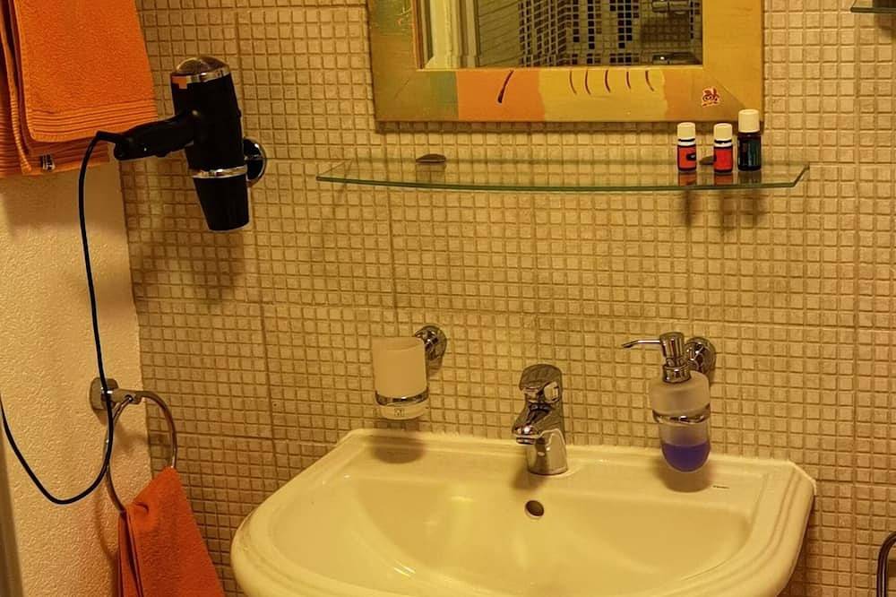 Ganze Wohnung, Ferienwohnung mit Dem privaten Schwimmbad in Kukljica, Insel Ugljan