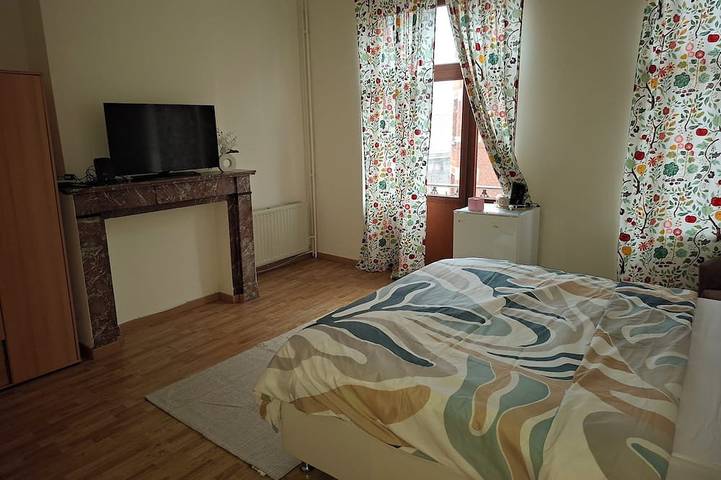 Large, bright bedroom in Molenbeek-Saint-Jean, Flanders