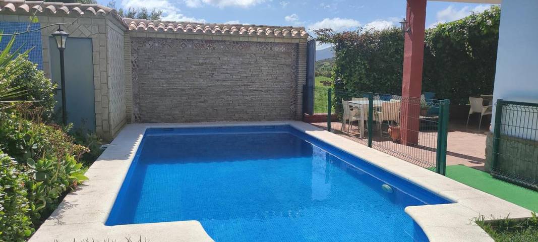 Apartamento para 8 personas, con Terraza además de Piscina y Vistas en Benalup-Casas Viejas