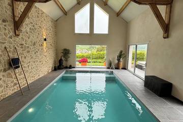Gîte pour 10 personnes, avec piscine dans Courthiézy