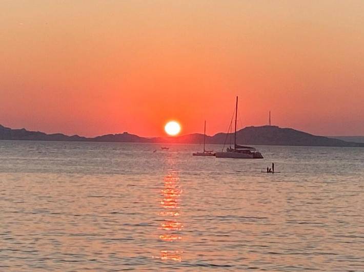 Location de vacances pour 6 personnes, avec Jacuzzi ainsi que Terrasse et Vue dans Les Goudes