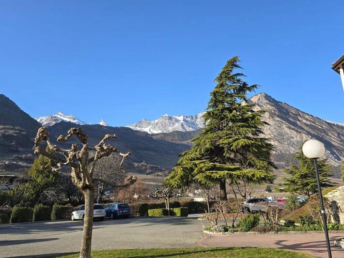 Gîte pour 2 personnes, avec jardin et sauna ainsi que piscine et vue, animaux acceptés à Saillon