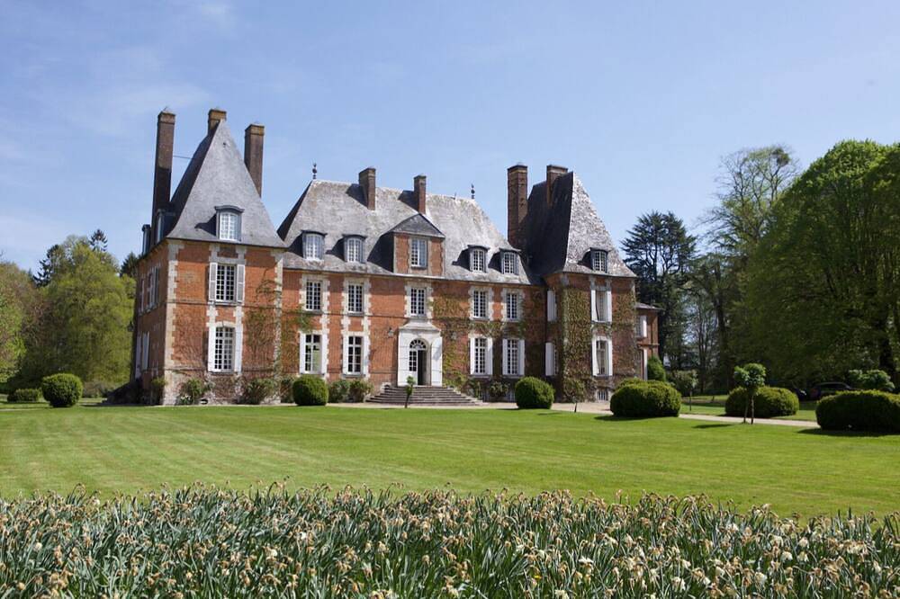 Loue superbe château 28 couchages avec piscine et tennis à 1h15 de Paris in Grainville, Région de Les Andelys
