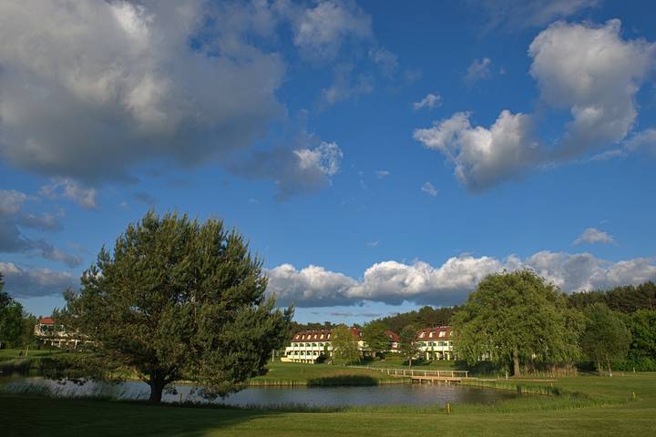 GolfResort Semlin am See - Waldblick Einzelzimmer mit Du oder Bad, Wc, Frühstück und Abendessen in Semlin, Rathenow