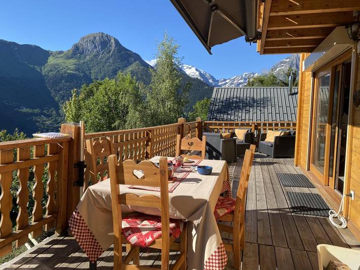 Gîte pour 8 personnes, avec Terrasse ainsi que Jardin et Vue