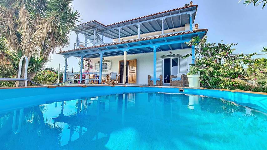 Villa for 10 people, with balcony and hot tub as well as garden - 1