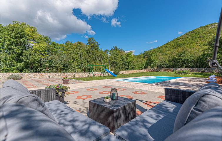 Modernes Apartment mit Pool und WLAN, in der Nähe von Knin und dem Fluss Orašnica in Dalmatinisches Zagora