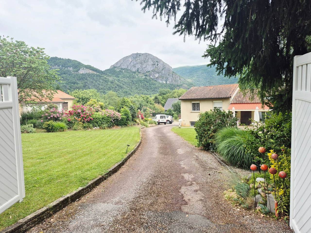 Gîte calme et artistique à Tarascon-sur-Ariège in Banat, Tarascon-sur-Ariège