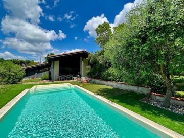 Location de vacances pour 10 personnes, avec jardin et piscine à Saint-Aulaye