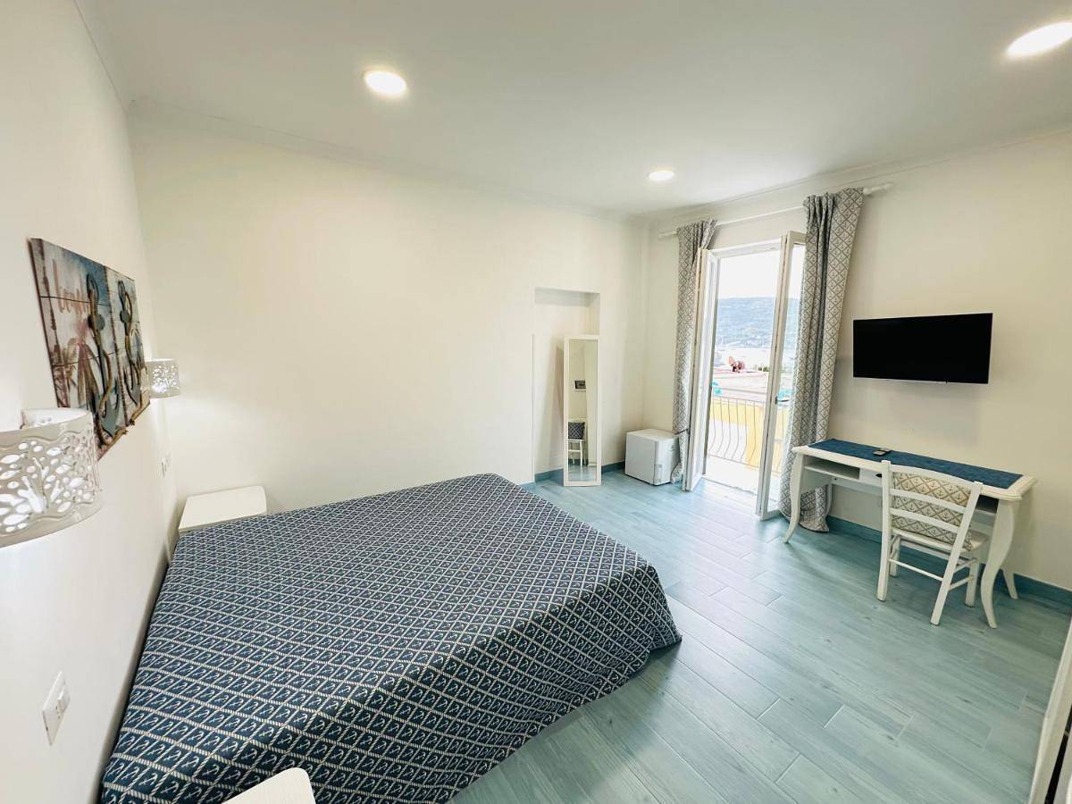 Double Room with Terrace in La parata, Ponza