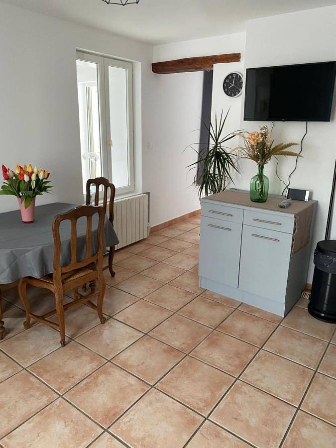 Two-Bedroom House in Drouvin-le-Marais, Région de Béthune