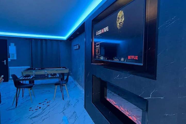 ❤️Suite avec Jacuzzi privé❤️ 20min de Fontainebleau in Melun, Seine-et-Marne