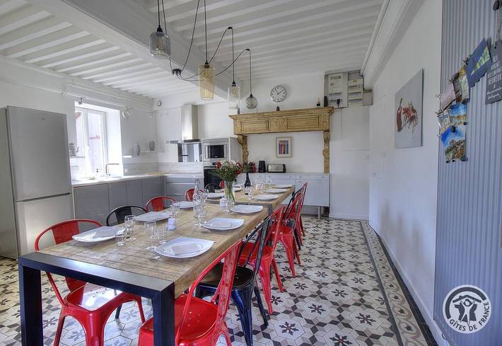 Gîte pour 11 personnes, avec sauna ainsi que jardin et terrasse, animaux acceptés à Saint-Étienne-des-Oullières