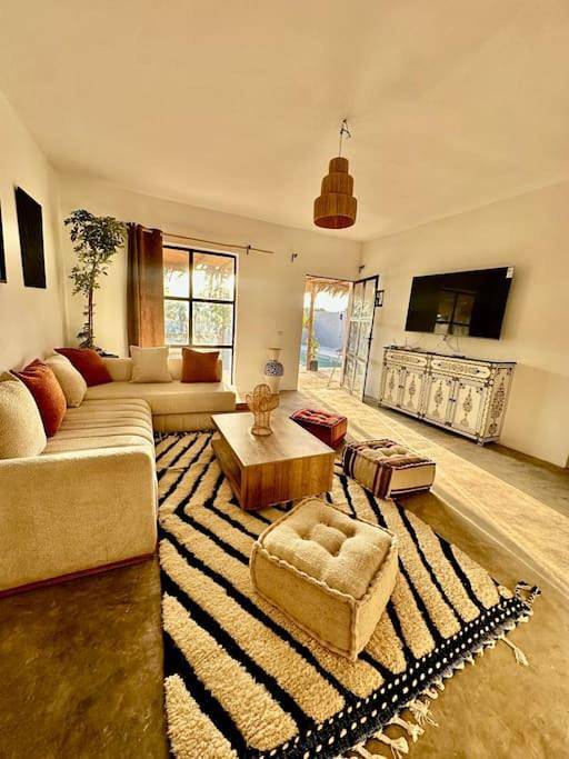 Villa pour 6 personnes, avec piscine ainsi que balcon et vue