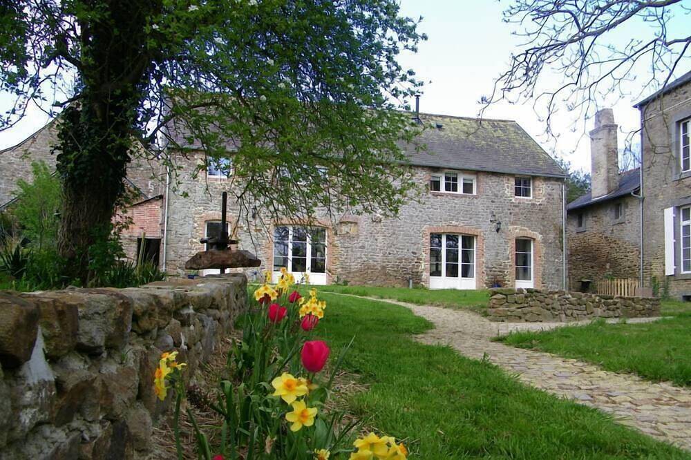Vacances d'automne. Charmant, cosy, calme.  Bord de Rance, proche St Malo/Dinan in Pleudihen-sur-Rance, Région de Dinan