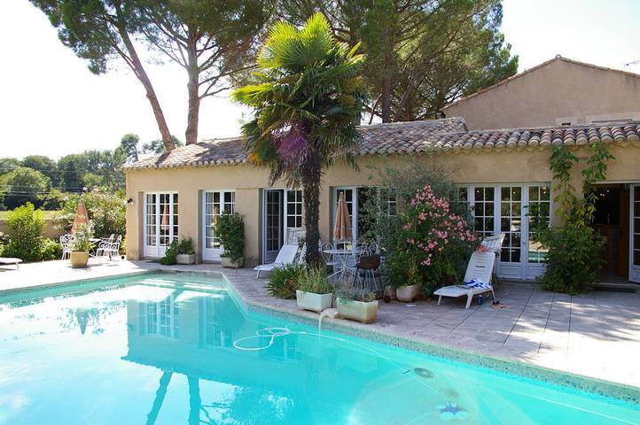 Gîte pour 4 personnes, avec piscine et terrasse, animaux acceptés à Saint-Rémy-de-Provence - 2