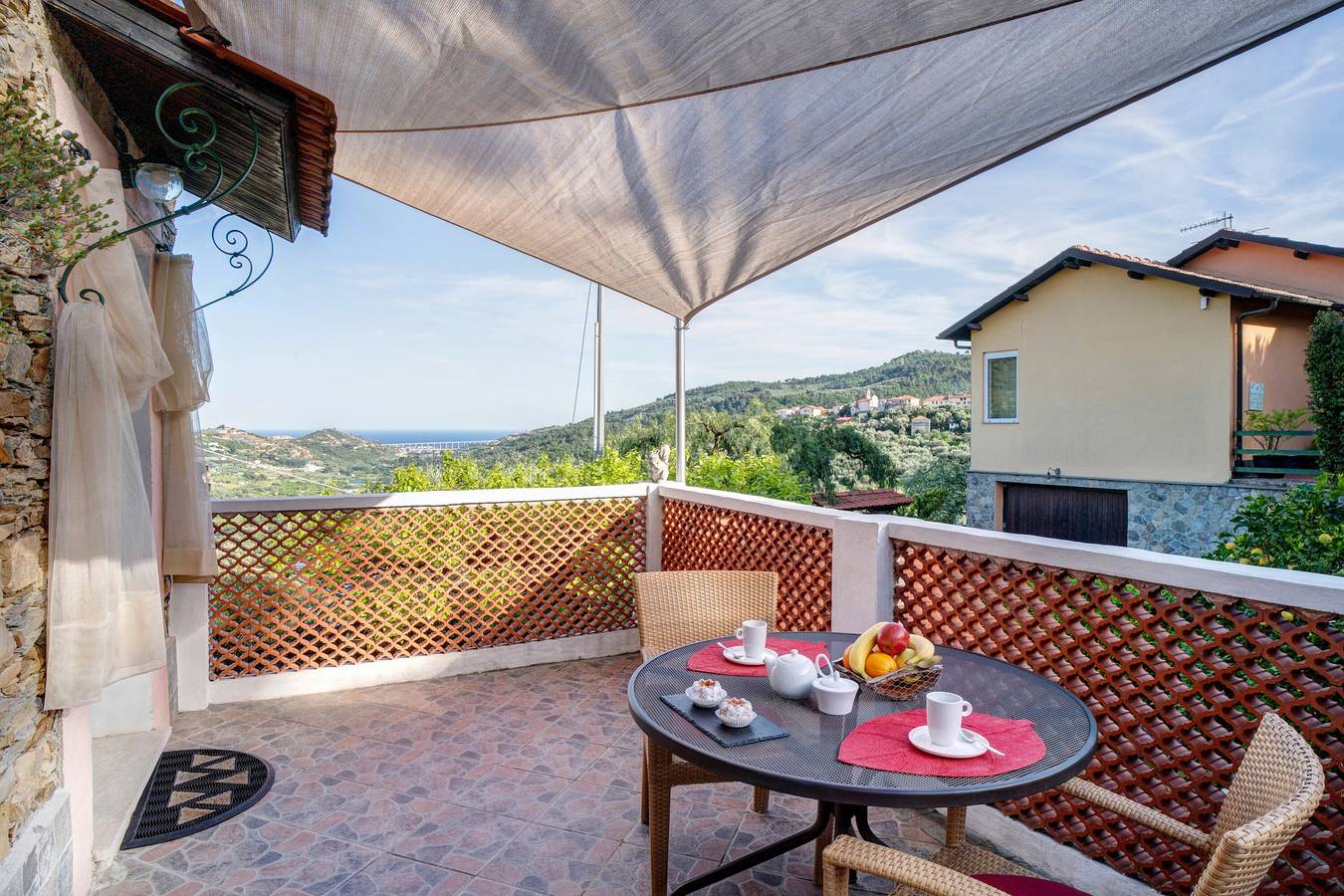 Ganze Wohnung, Ferienwohnung 'Casa Cen' mit Meerblick, privater Terrasse und Wlan in Dolcedo, Dolcedo Gemeinde