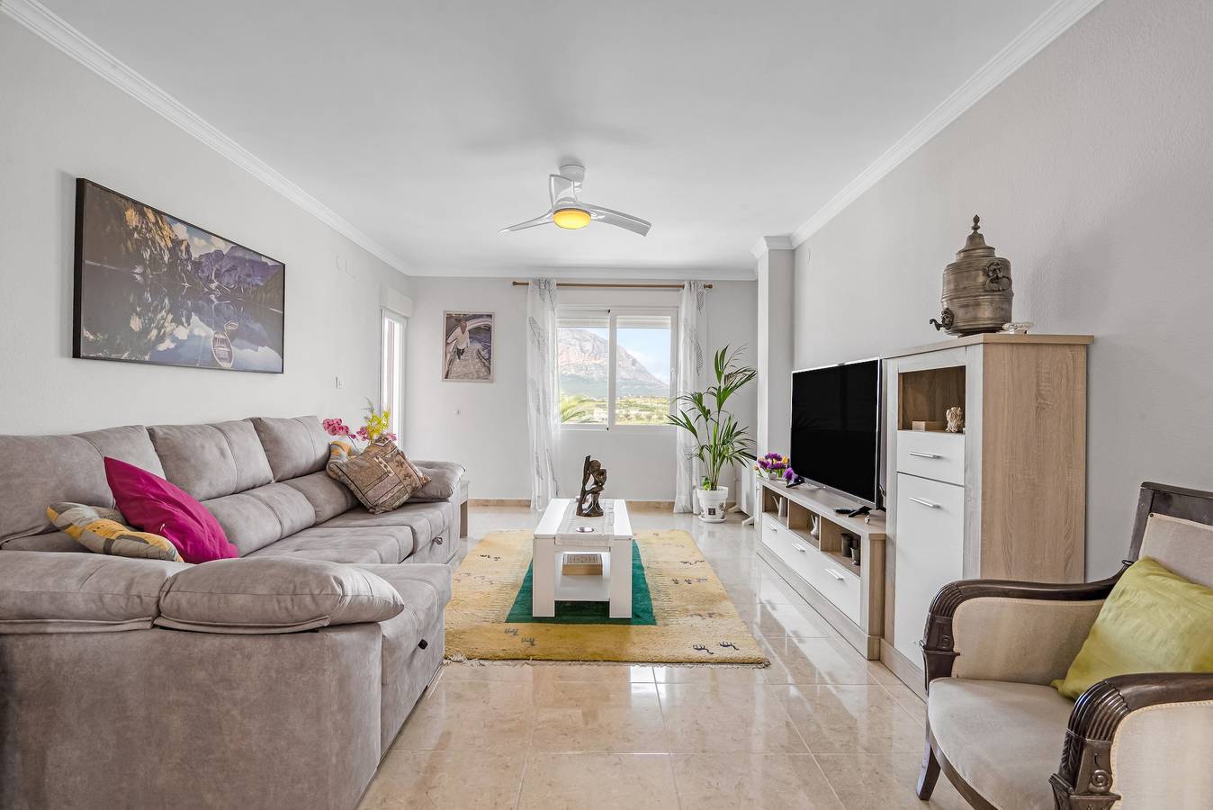 Appartement entier, Appartement 'Gata De Gorgos' avec vue sur les montagnes, balcon et Wi-Fi in Gata de Gorgos, Costa Blanca