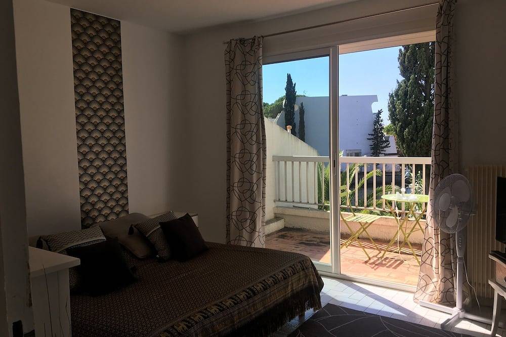 Marina duplex port camargue 6/8 personnes + appontement et jardin privatif in Port Camargue, Le Grau-du-Roi