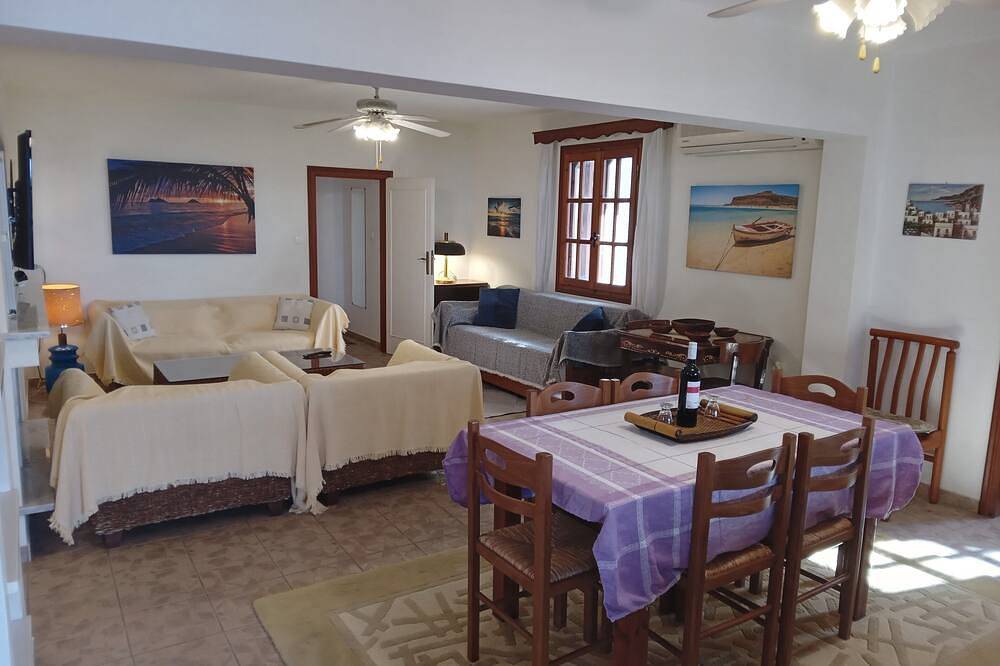 Spacious Sea-View Home with Large Terrace in Quiet Area in Perdika, Ägina