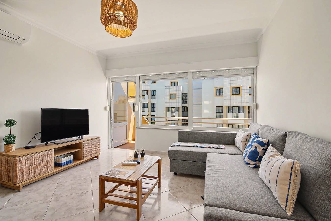 Apartamento inteiro, Apartamento 'Mouratennis' com Varanda, Wi-Fi e Ar Condicionado in Vilamoura, Quarteira