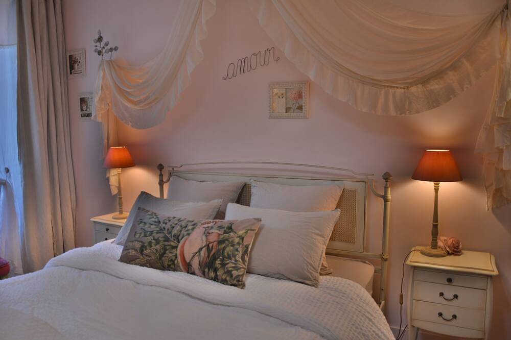 Charming guest room in a 16th century Breton manor in Lopérec, Châteaulin und Umgebung