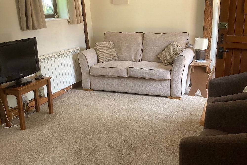 Cosy, one bedroomed 'cottage' on quiet farm within the centre of the village. in Shere, Guildford