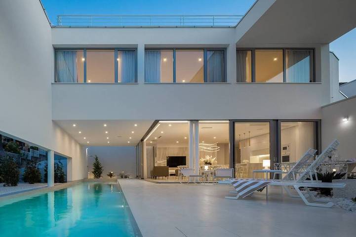 Villa für 8 Personen, mit Garten und Balkon in Trogir