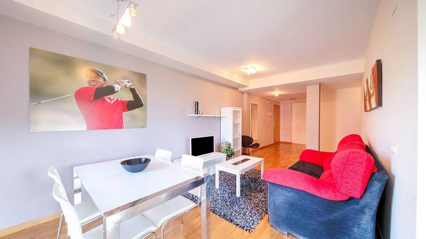 Apartamento de vacaciones para 4 personas, con jardín además de terraza y piscina - 1