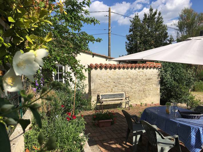 Casa vacacional 'Gite Les Coquillages' con piscina, terraza compartida y Wi-Fi in La Devise, Region de Rochefort