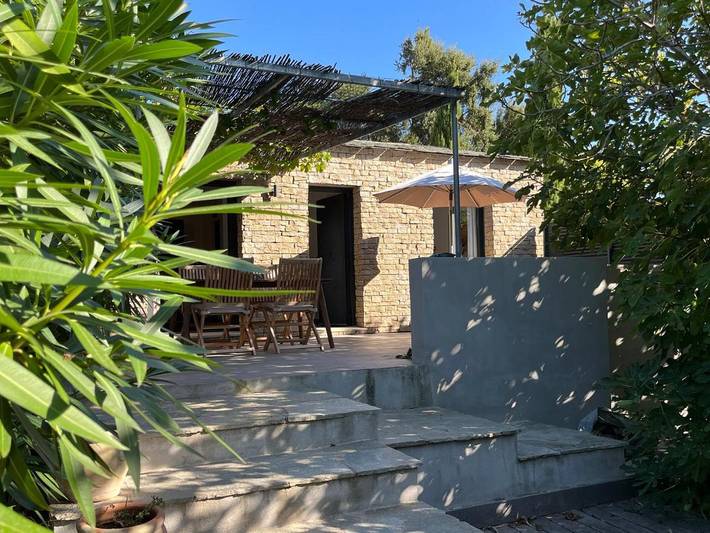 Location de vacances pour 2 personnes, avec jardin et vue à Brando