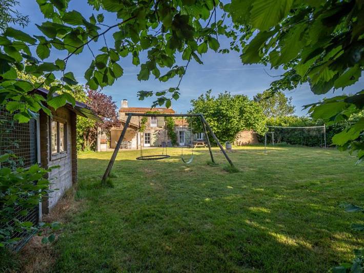 Casa rural con chimenea, terraza y jardín cerca de Froidfond in Froidfond, Valle del Loira