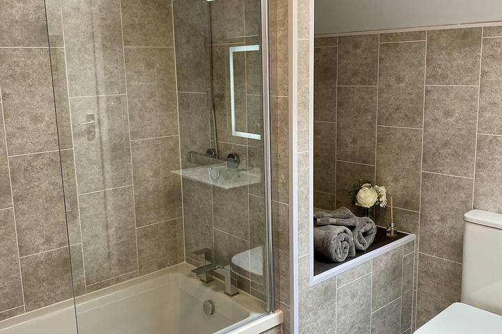 Stylish 2-Bedroom, Sleeps 5, Short walk to Durham City Centre, Wifi & Laundry in Durham, Comté de Durham