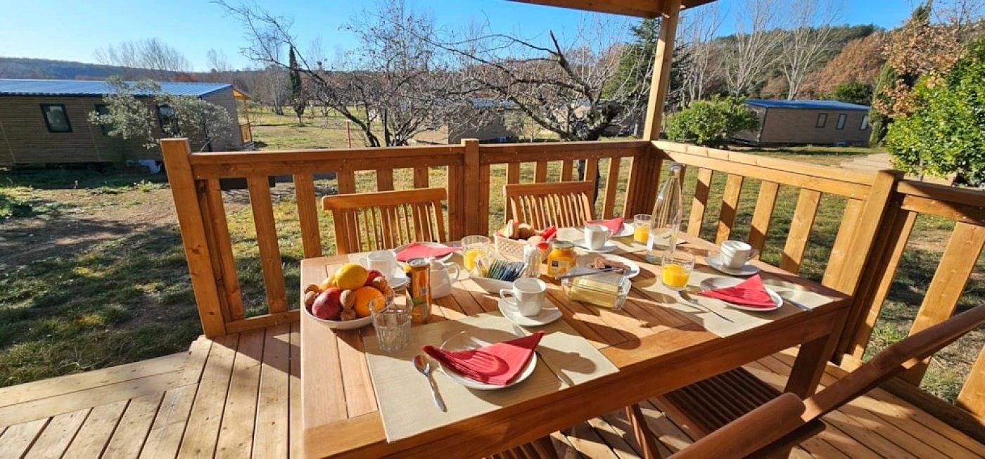 Zecamping 3* pet friendly et piscine avec accès direct à un lac in Saint-Laurent-du-Verdon, Verdon Regional Natural Park