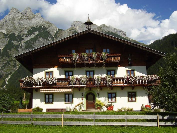 Ferienhaus für 4 Personen, mit Balkon und Garten sowie Ausblick in Werfenweng