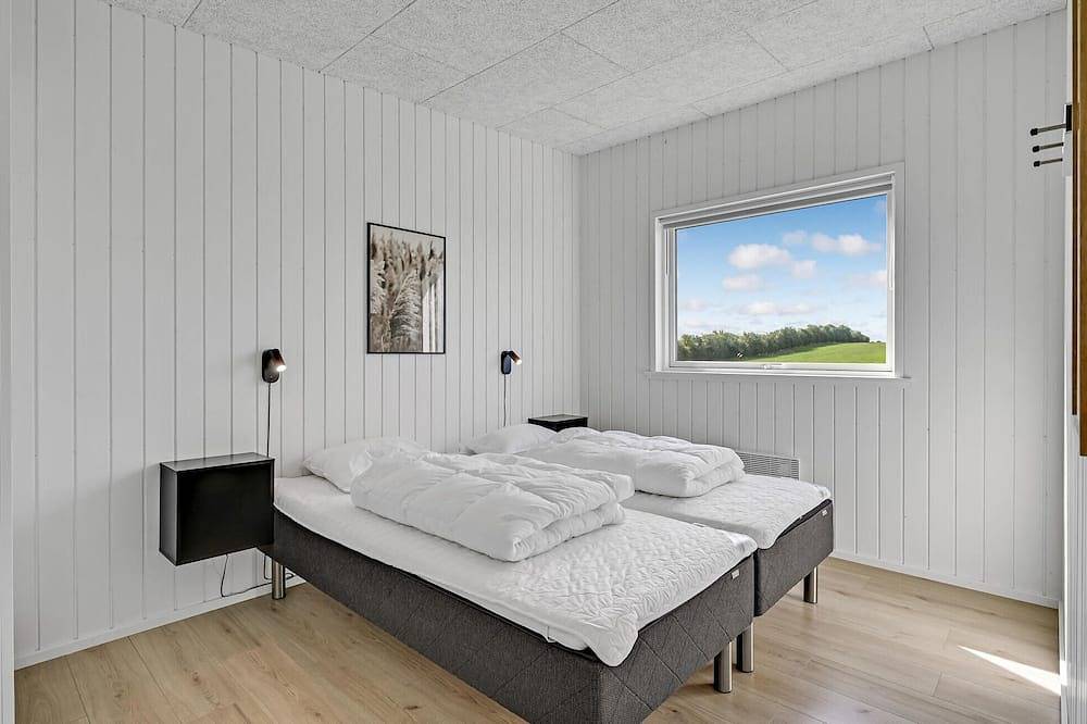 Beautiful home in Løgstrup with kitchen in Hjarbæk, Limfjord in Westjütland