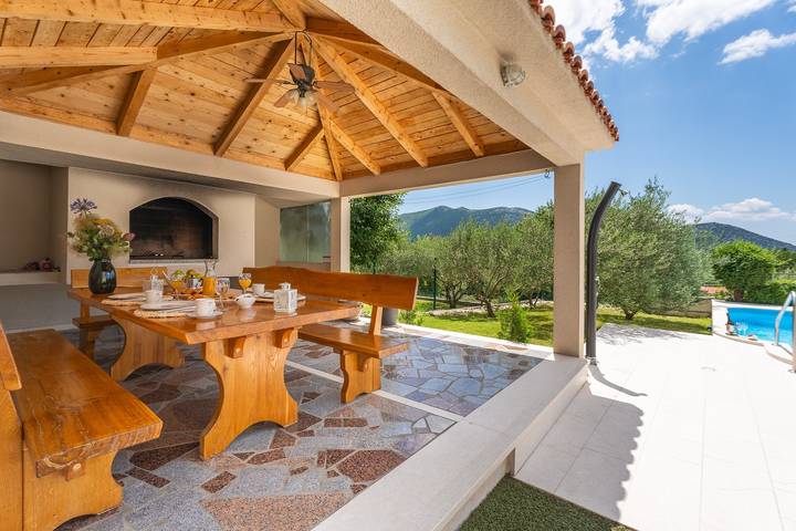 Villa for 8 personer med have in Dalmatian Zagora