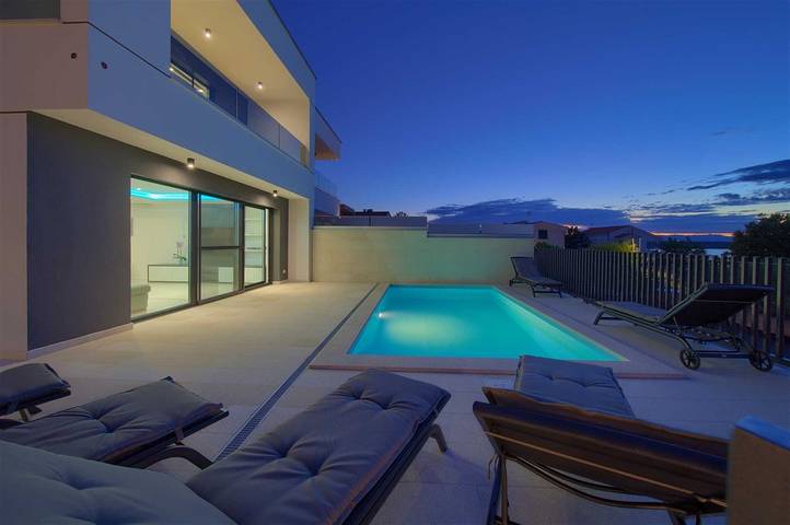 Villa pour 8 personnes, avec terrasse ainsi que vue sur l’océan et piscine à Klimno - 3