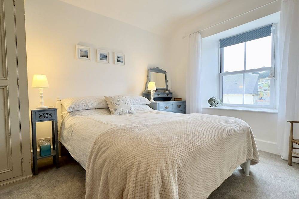 10 Mill Road - 19th Century 3/4 Bedroom - Character Cottage Padstow Harbour Cornwall in Padstow, Cornwall