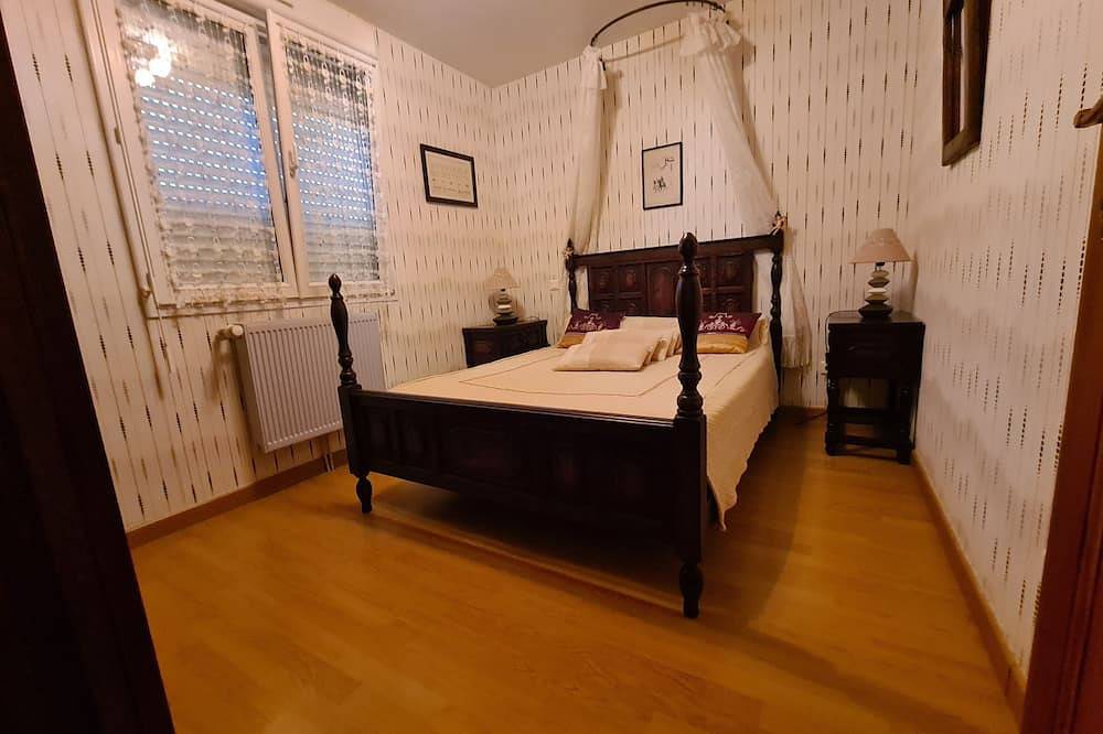 Gite de Charmes en Pays de Langres, Ville Historique in Changey, Haute-Marne