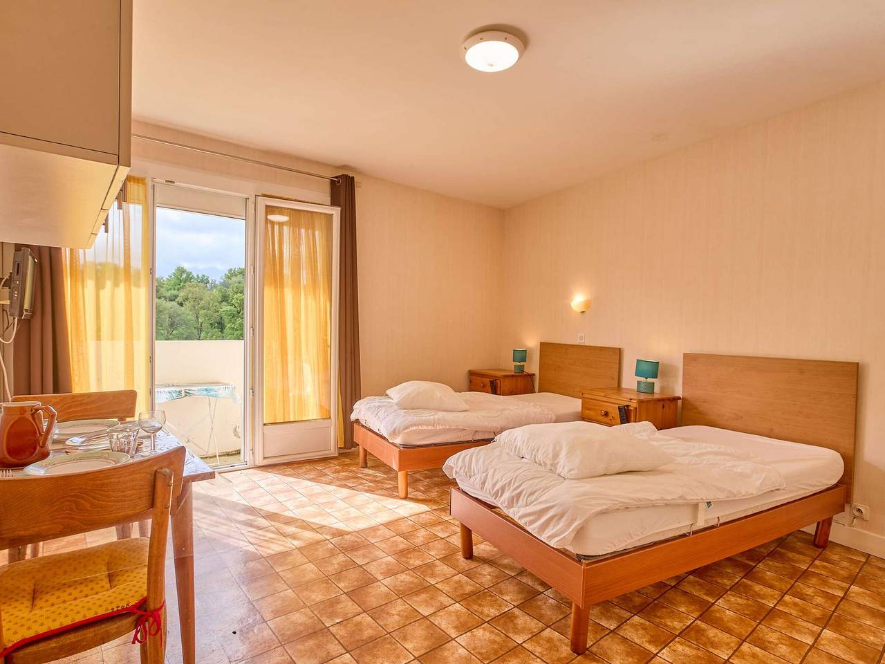 Estudio entero, Estudio luminoso con balcón orientado al sur para 2 personas in Cazaubon, Gers